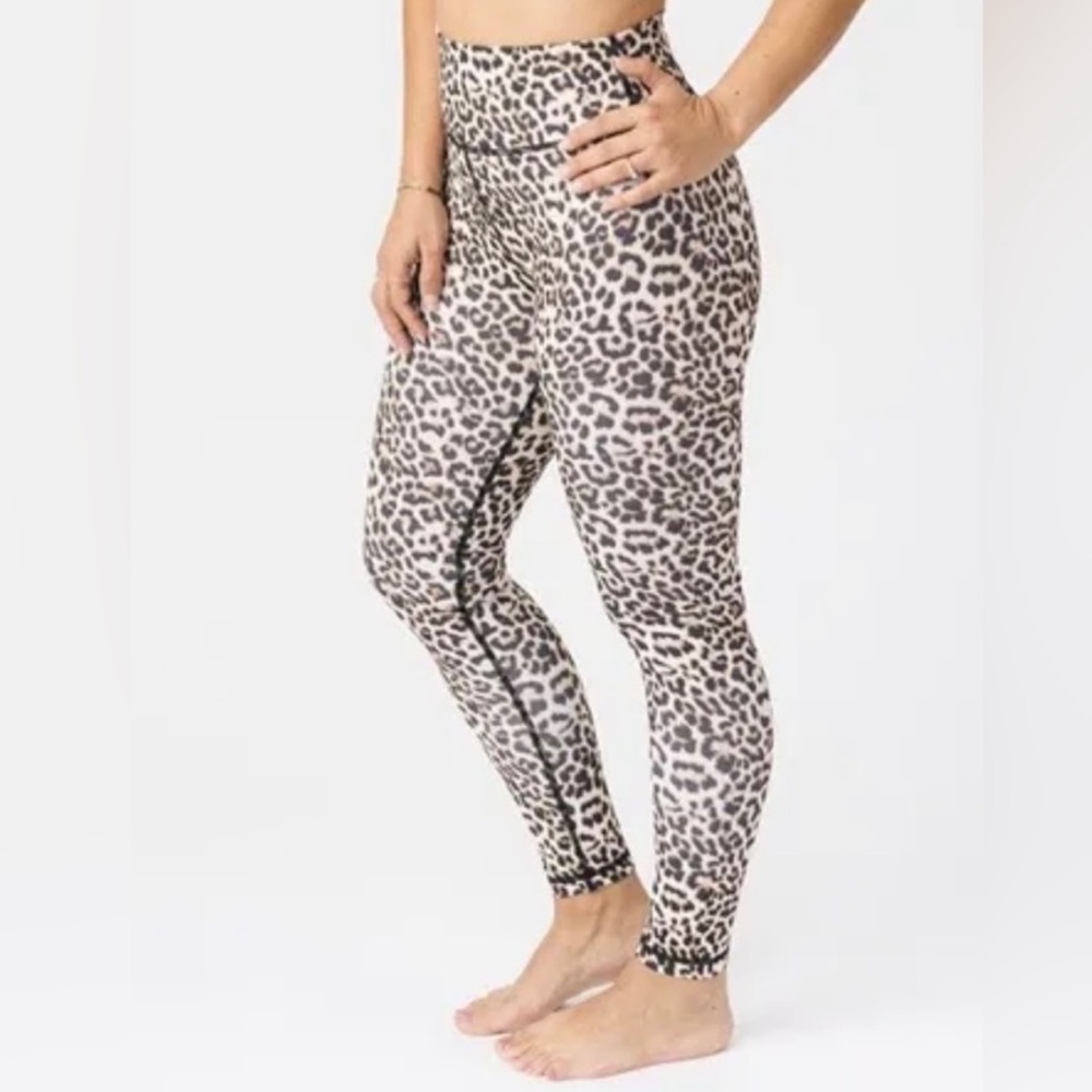 ZYIA Active Leopard Brilliant Scrunchy What Hi-Rise 7/8 Leggings - Picture 5 of 15